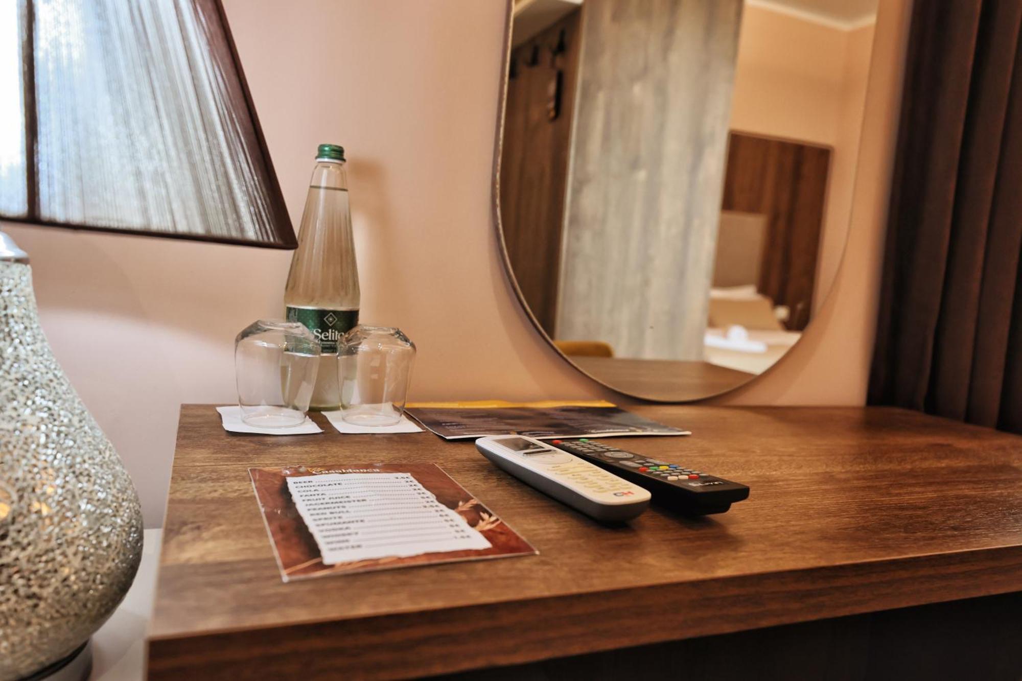 Vila Casablanca - Boutique Hotel & Restaurant ชโคเดอร์ ภายนอก รูปภาพ